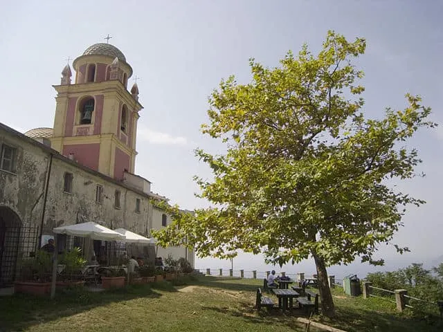 fotografia del piazzale del Santuario