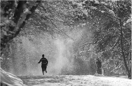 Corridore nella neve